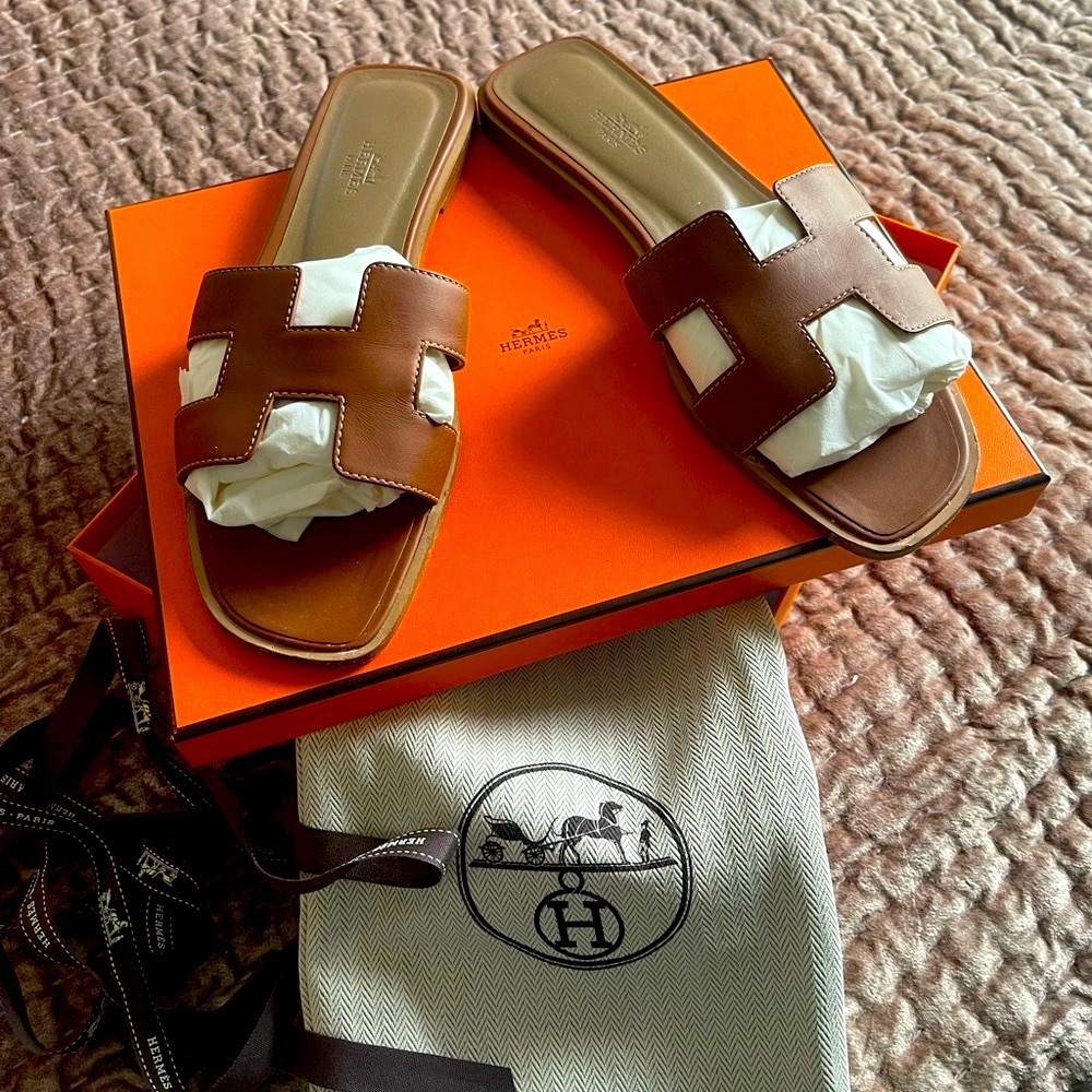 Hermès || Oran Sandal Gold Piques (Cognac) 40 w/ Box